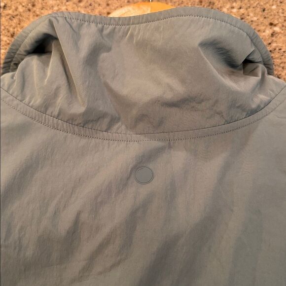 YOGALICIOUS Radiant Commuter Windbreaker - Picture 8 of 9